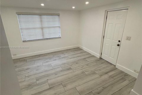 Villa ou maison à louer à Miami Gardens, Floride: 4 chambres, 143.16 m2 № 1966410 - photo 13