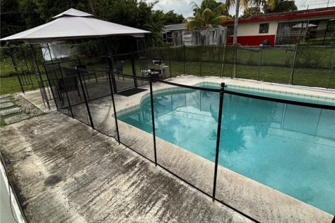 Villa ou maison à louer à Miami Gardens, Floride: 4 chambres, 143.16 m2 № 1966410 - photo 27