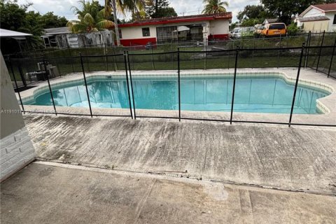 Villa ou maison à louer à Miami Gardens, Floride: 4 chambres, 143.16 m2 № 1966410 - photo 25