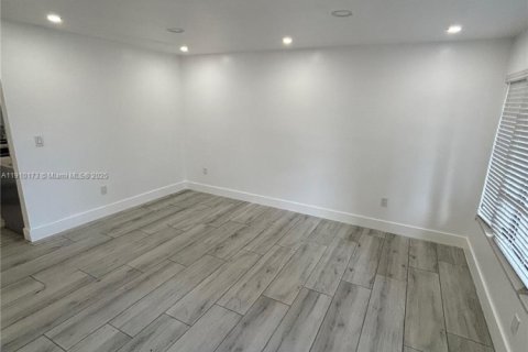 Villa ou maison à louer à Miami Gardens, Floride: 4 chambres, 143.16 m2 № 1966410 - photo 5