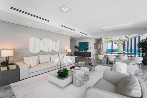 Купить кондоминиум в Санни-Айлс-Бич, Флорида 3 спальни, 286.14м2, № 2022735 - фото 26