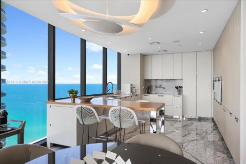 Купить кондоминиум в Санни-Айлс-Бич, Флорида 3 спальни, 286.14м2, № 2022735 - фото 19