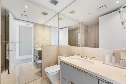 Купить кондоминиум в Санни-Айлс-Бич, Флорида 3 спальни, 286.14м2, № 2022735 - фото 15