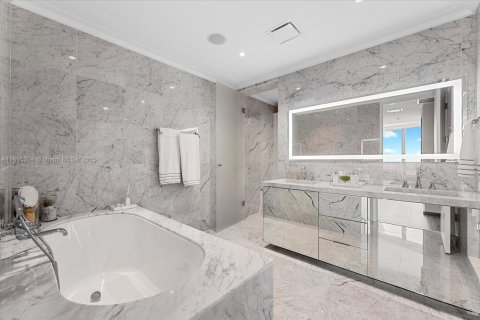 Купить кондоминиум в Санни-Айлс-Бич, Флорида 3 спальни, 286.14м2, № 2022735 - фото 8