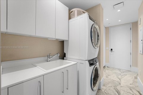 Купить кондоминиум в Санни-Айлс-Бич, Флорида 3 спальни, 286.14м2, № 2022735 - фото 30