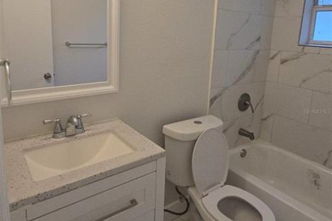 House in Orlando, Florida 4 bedrooms, 160.26 sq.m. № 1808512 - photo 6
