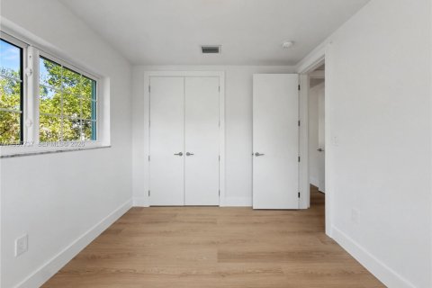 Villa ou maison à vendre à Pinecrest, Floride: 4 chambres, 220.36 m2 № 2169354 - photo 17