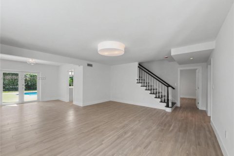 Villa ou maison à vendre à Pinecrest, Floride: 4 chambres, 220.36 m2 № 2169354 - photo 4