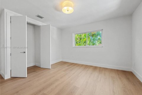 Villa ou maison à vendre à Pinecrest, Floride: 4 chambres, 220.36 m2 № 2169354 - photo 19