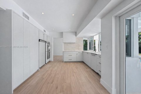 Villa ou maison à vendre à Pinecrest, Floride: 4 chambres, 220.36 m2 № 2169354 - photo 6