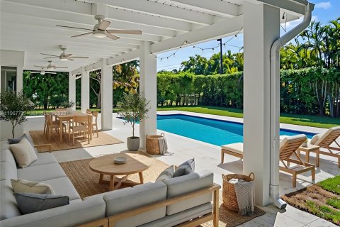 Villa ou maison à vendre à Pinecrest, Floride: 4 chambres, 220.36 m2 № 2169354 - photo 2