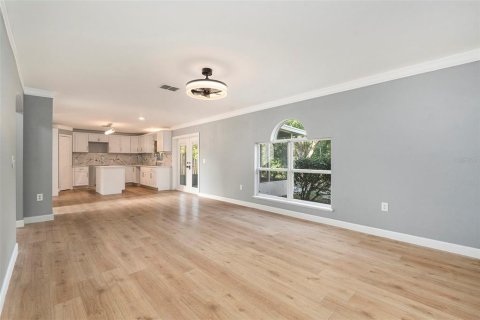 House in Wesley Chapel, Florida 4 bedrooms, 204.38 sq.m. № 1649776 - photo 5