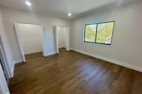 Commercial property in Miami, Florida 371.61 sq.m. № 1860567 - photo 14