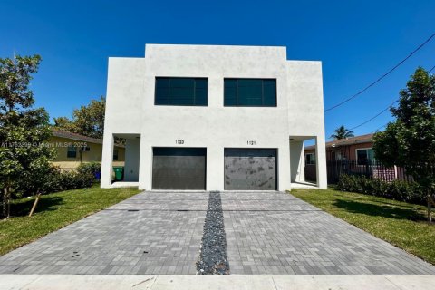 Commercial property in Miami, Florida 371.61 sq.m. № 1860567 - photo 1