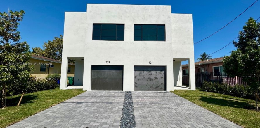Commercial property in Miami, Florida 371.61 sq.m. № 1860567