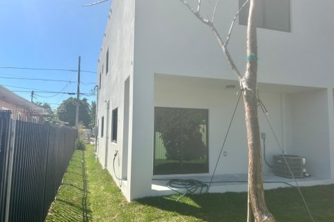 Commercial property in Miami, Florida 371.61 sq.m. № 1860567 - photo 27