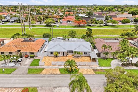 Casa en Miami, Florida 4 dormitorios, 220.92 m2 № 2084759