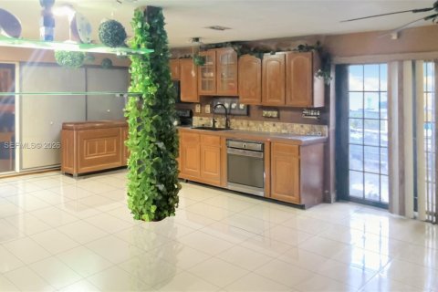 Villa ou maison à vendre à Miami, Floride: 3 chambres, 184.69 m2 № 2003992 - photo 19