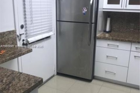 Condominio en alquiler en Aventura, Florida, 2 dormitorios, 92.34 m2 № 1920140 - foto 2