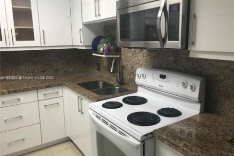 Condominio en alquiler en Aventura, Florida, 2 dormitorios, 92.34 m2 № 1920140 - foto 1