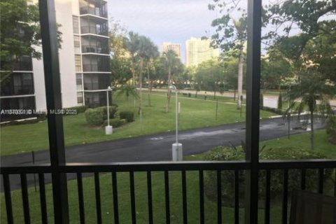 Condominio en alquiler en Aventura, Florida, 2 dormitorios, 92.34 m2 № 1920140 - foto 13