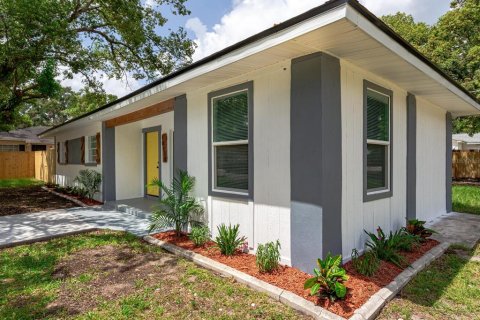 House in Tampa, Florida 4 bedrooms, 146.79 sq.m. № 1855531 - photo 3