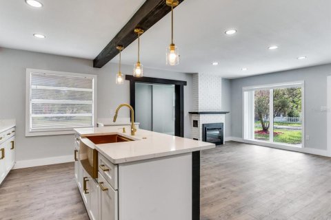 House in Tampa, Florida 4 bedrooms, 146.79 sq.m. № 1855531 - photo 8