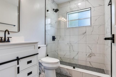 House in Tampa, Florida 4 bedrooms, 146.79 sq.m. № 1855531 - photo 11