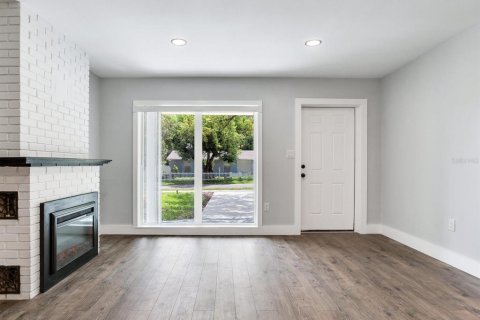 House in Tampa, Florida 4 bedrooms, 146.79 sq.m. № 1855531 - photo 9