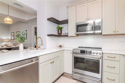 Copropriété à louer à Tampa, Floride: 2 chambres, 98.38 m2 № 2400356 - photo 6