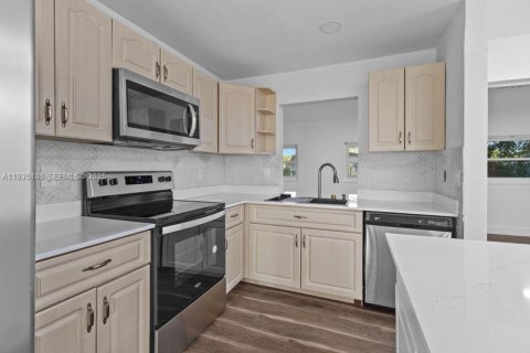 Casa en venta en Margate, Florida, 3 dormitorios, 144.28 m2 № 1993328 - foto 13