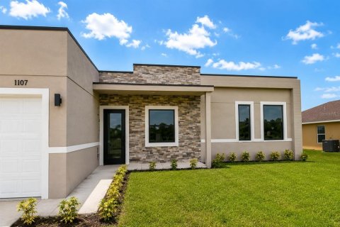 House in Cape Coral, Florida 4 bedrooms, 168.25 sq.m. № 2107868 - photo 4