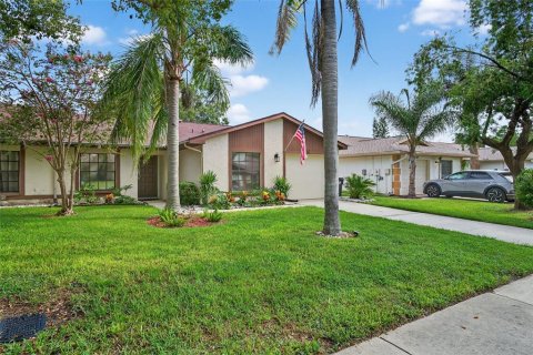 Villa ou maison à louer à Oldsmar, Floride: 2 chambres, 125.05 m2 № 1844374 - photo 2