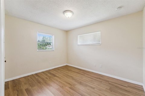 House in Winter Park, Florida 4 bedrooms, 149.29 sq.m. № 2097577 - photo 12