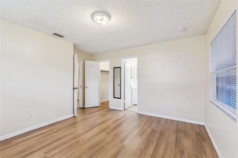 House in Winter Park, Florida 4 bedrooms, 149.29 sq.m. № 2097577 - photo 11