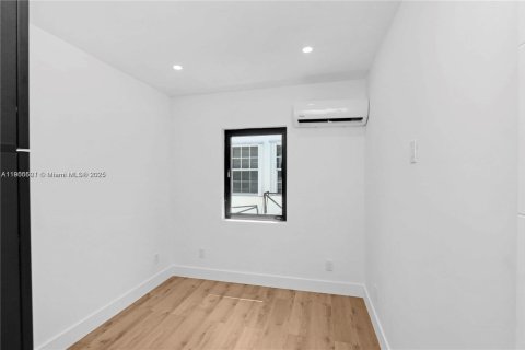 Снять в аренду виллу или дом в Майами-Бич, Флорида 2 спальни, 400.87м2, № 1956203 - фото 4