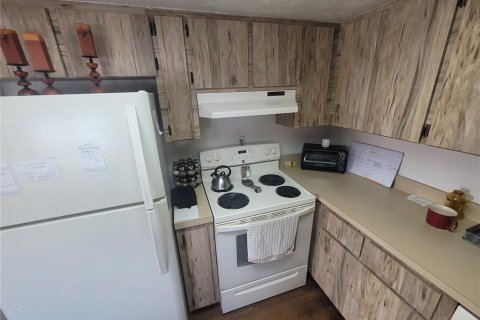 Condo in Punta Gorda, Florida, 2 bedrooms № 2217975 - photo 6