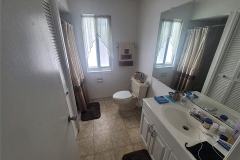 Condo in Punta Gorda, Florida, 2 bedrooms № 2217975 - photo 11