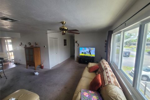 Condo in Punta Gorda, Florida, 2 bedrooms № 2217975 - photo 3