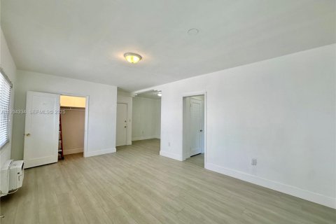 Apartment in Miami Beach, Florida 1 bedroom, 74.32 sq.m. № 2035557 - photo 3
