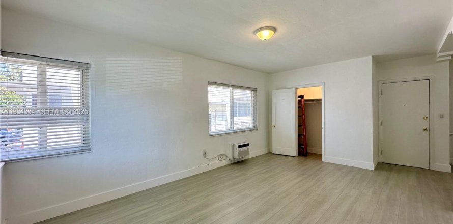 Apartment in Miami Beach, Florida 1 bedroom, 74.32 sq.m. № 2035557