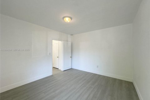 Apartment in Miami Beach, Florida 1 bedroom, 74.32 sq.m. № 2035557 - photo 17