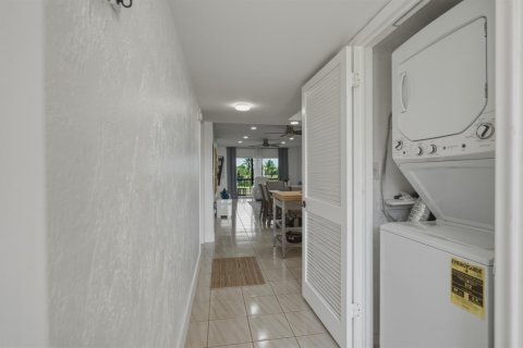 Condo in Pembroke Pines, Florida, 2 bedrooms № 2187023 - photo 9