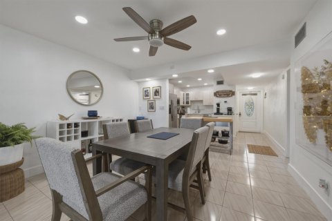 Condo in Pembroke Pines, Florida, 2 bedrooms № 2187023 - photo 3