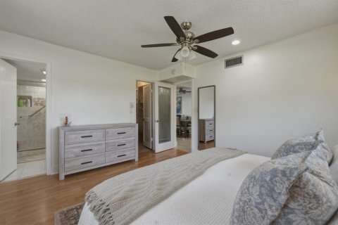 Condo in Pembroke Pines, Florida, 2 bedrooms № 2187023 - photo 16