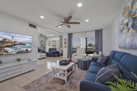 Condo in Pembroke Pines, Florida, 2 bedrooms № 2187023