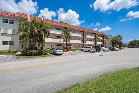Condo in Pembroke Pines, Florida, 2 bedrooms № 2187023 - photo 23