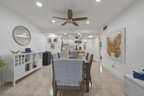 Condo in Pembroke Pines, Florida, 2 bedrooms № 2187023 - photo 14
