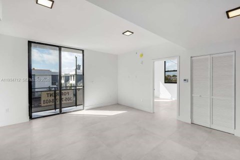 Apartment in Miami, Florida 2 bedrooms, 69.68 sq.m. № 1993298 - photo 19