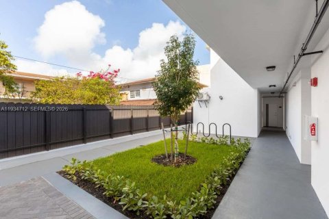 Apartment in Miami, Florida 2 bedrooms, 69.68 sq.m. № 1993298 - photo 24